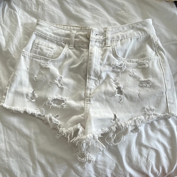 White distressed shorts , w 26 - Picture 1 of 2
